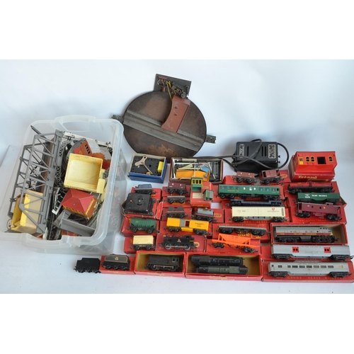 97 - Collection of vintage OO/HO gauge railway models from Triang to include wagons, locos, scenic access... 