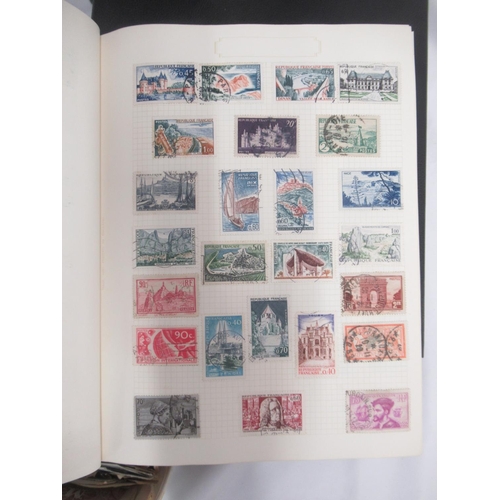 178 - Red The Derwent Stamp Album cont. 4 used penny reds, GB & mixed International stamps, blue The Derwe... 