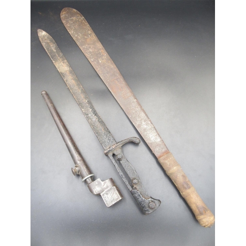 262 - Selection of blades and bayonets incl. a circa 1942 British No. 4 Mk II spike bayonet, manufactured ... 