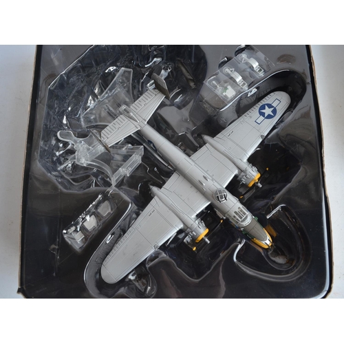 122 - Four 1/72 scale diecast WWII US aircraft models to include Forces Of Valor B-25J Mitchell (fair/good... 