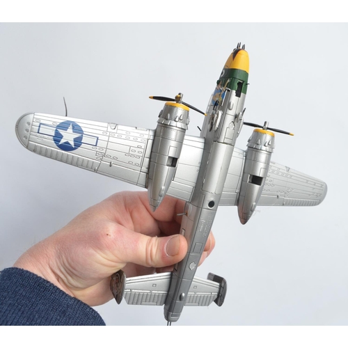 122 - Four 1/72 scale diecast WWII US aircraft models to include Forces Of Valor B-25J Mitchell (fair/good... 