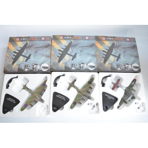 124 - Collection of Atlas Editions plastic aircraft models, a 1/200 Daron SR-71 Blackbird, a Giants Of The... 