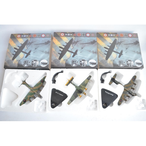 124 - Collection of Atlas Editions plastic aircraft models, a 1/200 Daron SR-71 Blackbird, a Giants Of The... 