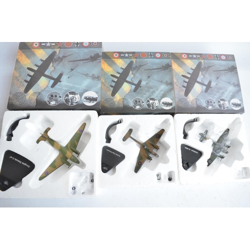 124 - Collection of Atlas Editions plastic aircraft models, a 1/200 Daron SR-71 Blackbird, a Giants Of The... 