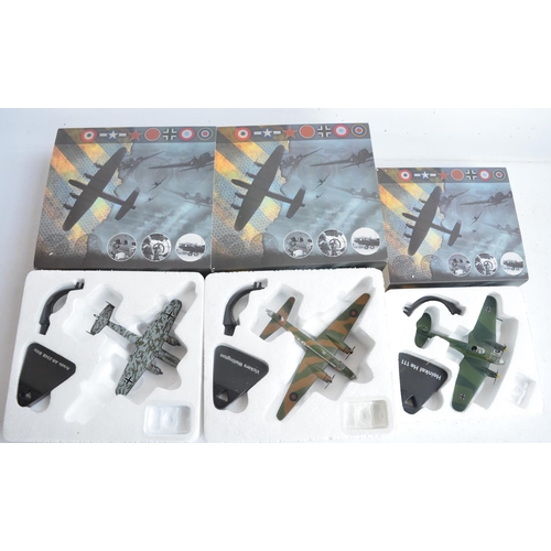 124 - Collection of Atlas Editions plastic aircraft models, a 1/200 Daron SR-71 Blackbird, a Giants Of The... 