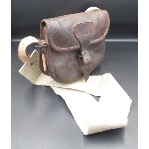 290 - Unbranded vintage leather cartridge bag, in good condition with some age-related wear. With replacem... 