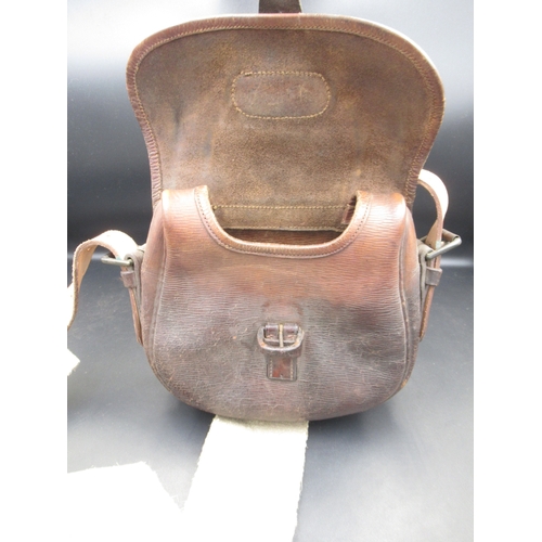 290 - Unbranded vintage leather cartridge bag, in good condition with some age-related wear. With replacem... 