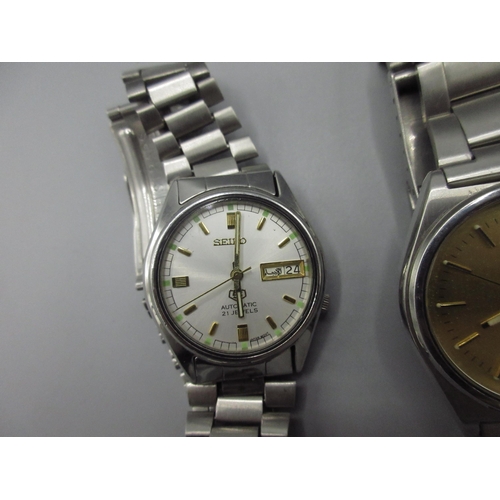 502 - Two Seiko 5 7S26 Middle Eastern and European market stainless steel automatic wristwatches with day ... 