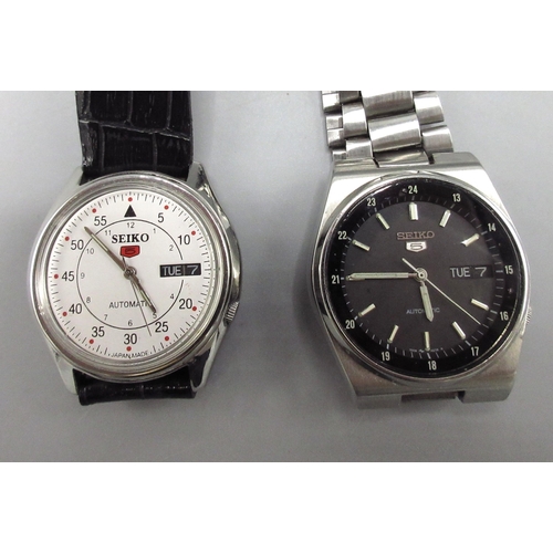 503 - Two Seiko 5 7009 European market stainless steel automatic wristwatches with day date, serial nos. 8... 