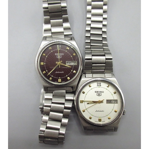 504 - Two Seiko 5 7009 Middle Eastern and European market stainless steel automatic wristwatches with day ... 