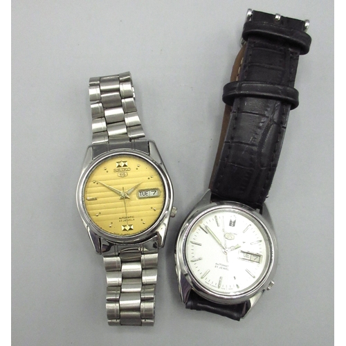 507 - Two Seiko 5 7019 Middle Eastern market stainless steel automatic wristwatches with day date, serial ... 