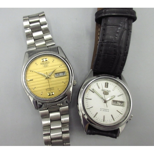 507 - Two Seiko 5 7019 Middle Eastern market stainless steel automatic wristwatches with day date, serial ... 