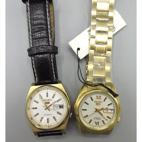 508 - Two Seiko 5 7S26 European market gold plated automatic wristwatches with day date, serial nos. 44067... 