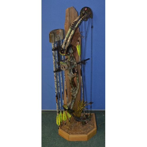 450 - A Reflex Timberwolf archery compound bow with 6 arrows (1 without pointed tip) and a scenic stand in... 