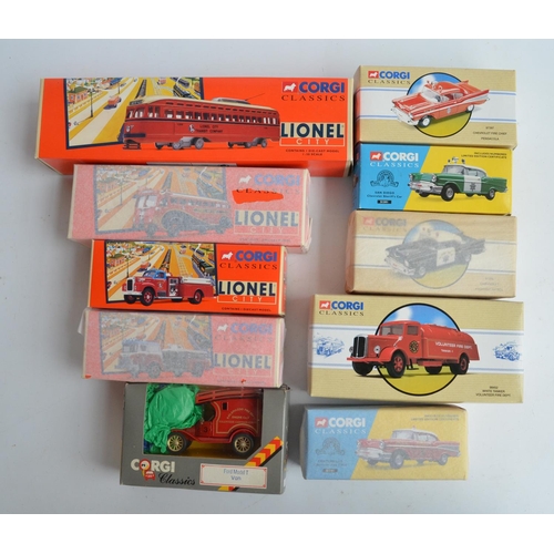 321 - Collection of 1/43 and 1/50 scale diecast model American vehicles from Corgi to include Lionel City ... 