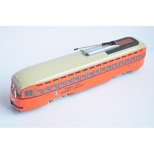 321 - Collection of 1/43 and 1/50 scale diecast model American vehicles from Corgi to include Lionel City ... 