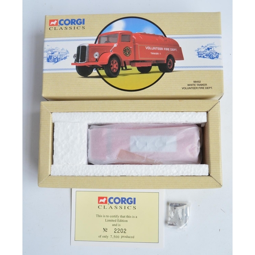 321 - Collection of 1/43 and 1/50 scale diecast model American vehicles from Corgi to include Lionel City ... 