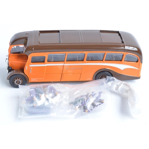 322 - Thirteen 1/50 scale diecast bus models from Corgi including 5 unopened/factory tissue wrapped exampl... 