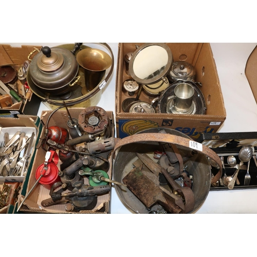 109 - Various metalware incl. two large brass jam pans, sheep shears, horse brasses, cutlery, and a collec... 