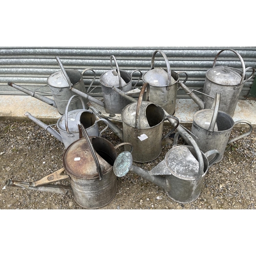 114 - Nine vintage metal watering cans, max. H44cm