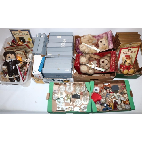 705 - Various toys and collectables, incl. a Nintendo DS XL (lacking correct cable); collection of small s... 