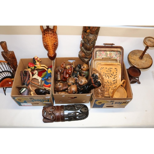 95 - Collection of predominantly modern woodware, incl. teddy bear bookends, African mask, totem pole, tr... 