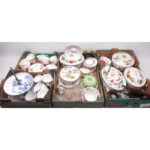 1029 - Crown Derby 19 piece tea set in 'Derby posies', Royal Worcester dinner and tea ware, pair of white m... 