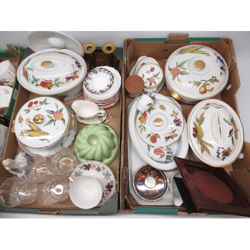 1029 - Crown Derby 19 piece tea set in 'Derby posies', Royal Worcester dinner and tea ware, pair of white m... 