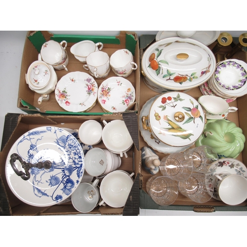 1029 - Crown Derby 19 piece tea set in 'Derby posies', Royal Worcester dinner and tea ware, pair of white m... 