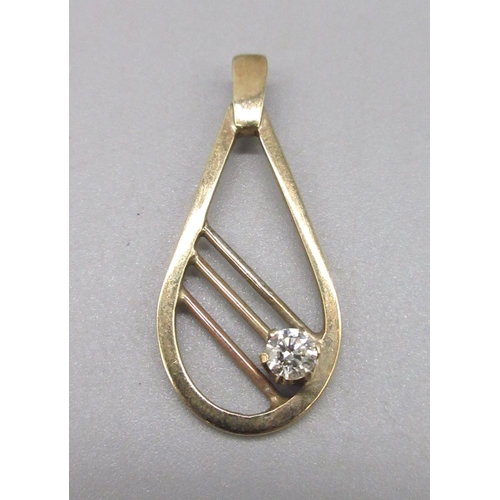 32 - 9ct yellow gold pendant set with round cut diamond, stamped 375, 2.00g