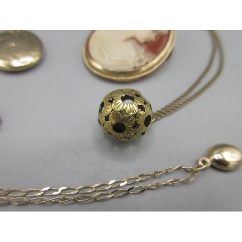 187 - 14ct floral ball bell pendant, stamped 14k, on yellow metal chain, marks worn, a 9ct yellow gold cof... 