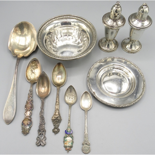 1263 - Collection of American silverware incl two silver dishes, serving spoon and other souvenir spoons al... 