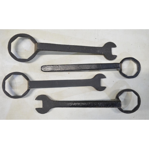 284 - Sixteen vintage carriage nut spanners/wrenches including double ended examples, no makers marks