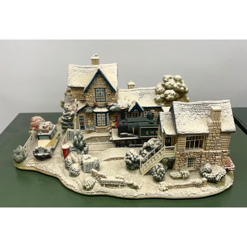 1085 - Lilliput Lane Full Steam Ahead L2365, and Homeward Bound For Christmas L2574, both with box and deed... 