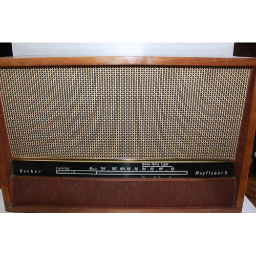 1257 - Hacker Mayflower II RV20 1962 domestic radio. Repurposed as a speaker with original casing and speak... 