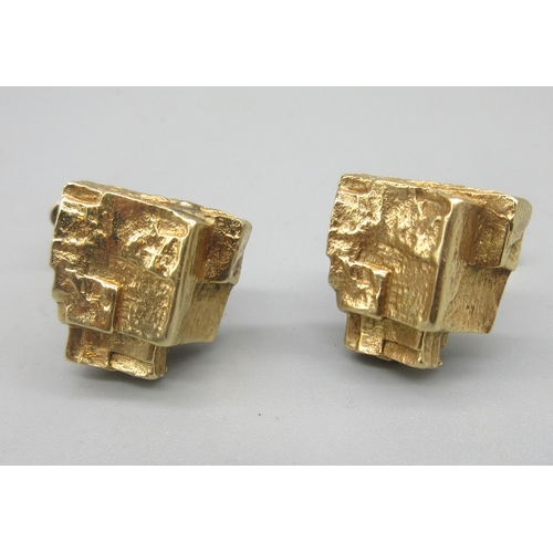 1031 - Vanessa Feltz collection - 14ct yellow gold cufflinks, with naturalistic design, stamped 14k, 22.7g