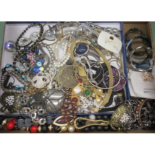 20 - Collection of costume jewellery including necklaces, bracelets, earrings etc. and a wooden jewellery... 