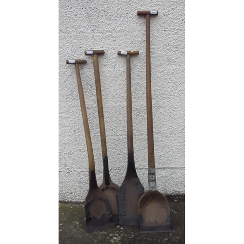 353 - Four wooden-handled Lincolnshire ditching spades in various styles and sizes