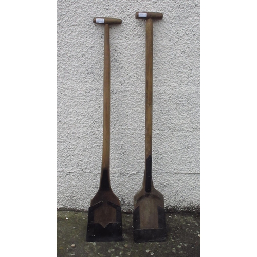 353 - Four wooden-handled Lincolnshire ditching spades in various styles and sizes