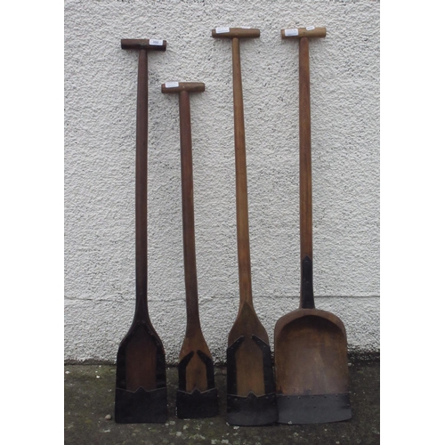 354 - Four wooden-handled Lincolnshire ditching spades in various styles and sizes