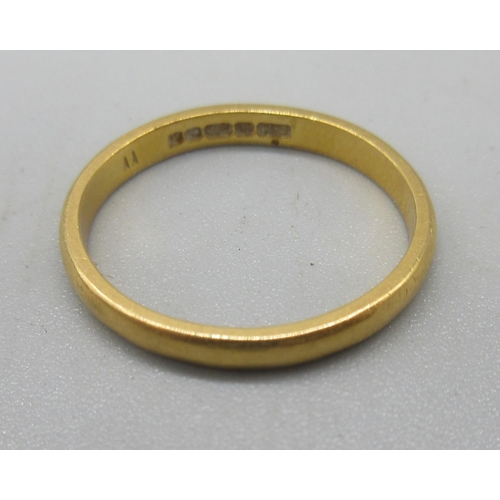 164 - 22ct yellow gold wedding band, stamped 22, 2.5g