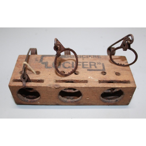 349 - Collection of rat and mice traps of various types, including little nipper, two unusual triple mouse... 