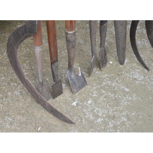 367 - Collection of vintage hedging tools, including billhooks, bark spuds etc.