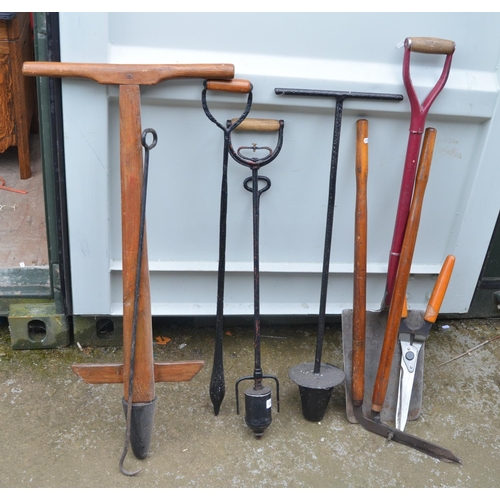 370 - Selection of vintage groundwork tools and implements