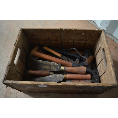 372 - Large selection of vintage hedging tools and implements