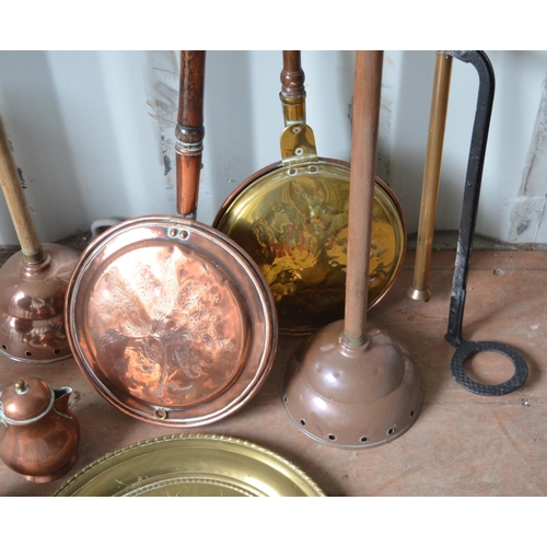 375 - Collection of vintage brass and copperware to include 2 bed warmers, small copper kettle, 2 spent br... 