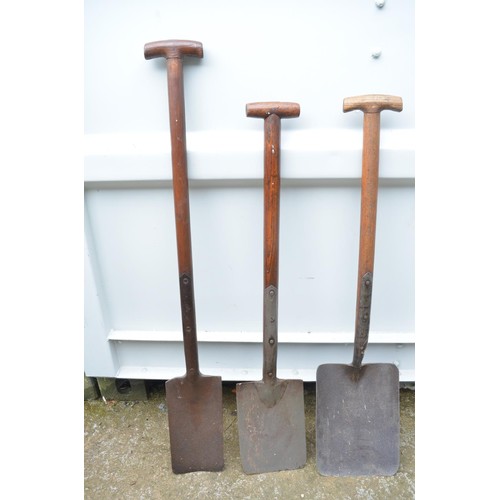 357 - Selection of vintage wooden-handled spades and edging tools