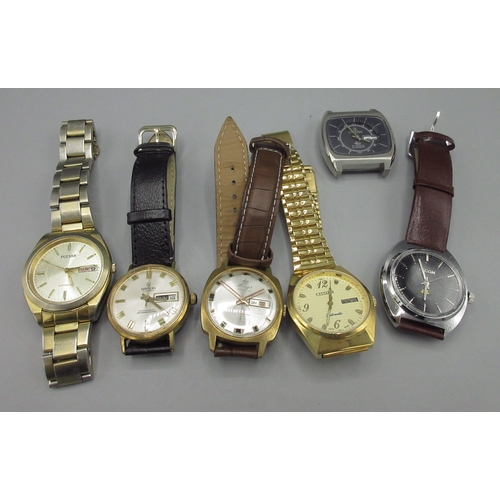 528 - Services gold plated wristwatch with day date, signed sunburst dial, applied baton hour indices, cen... 