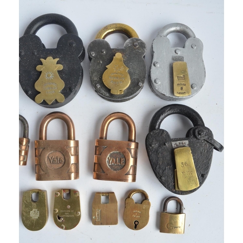 386 - Collection of vintage padlocks from Yale, Castell, Walsall Lock & Cart Gear, Chubb etc and includes ... 