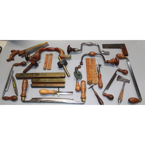 296 - Collection of quality vintage woodworking tools. Draw knives, spirit levels, mortice gauge, braces, ... 